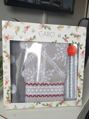 Brand New In Box Caro Home Set Of 3 Tip Towels